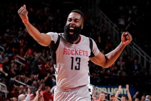 体育报：莱万5场进1球 巴萨管理认为应引进新中锋