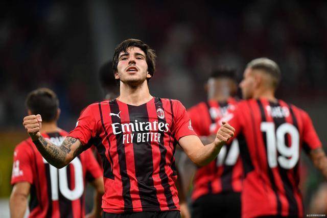 切尔西官方为韦斯利庆生 22年加盟至今只踢了32场